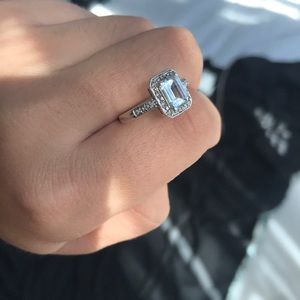 Diamond and aquamarine ring. Sterling silv…